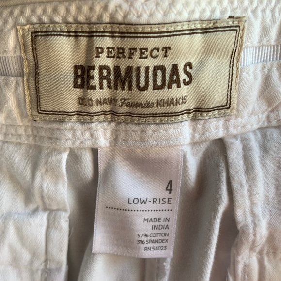 Old Navy Favorite Khakis Bermuda Shorts Size 4 - Picture 5 of 7